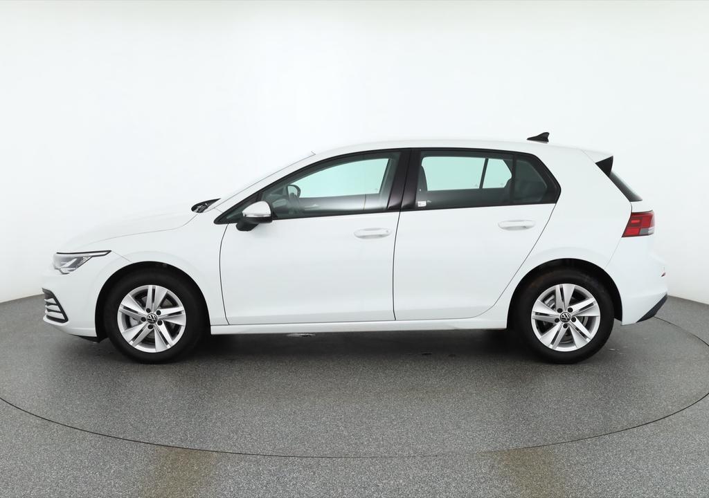 Volkswagen Golf 2023 г. Белый, пробег 42840 км