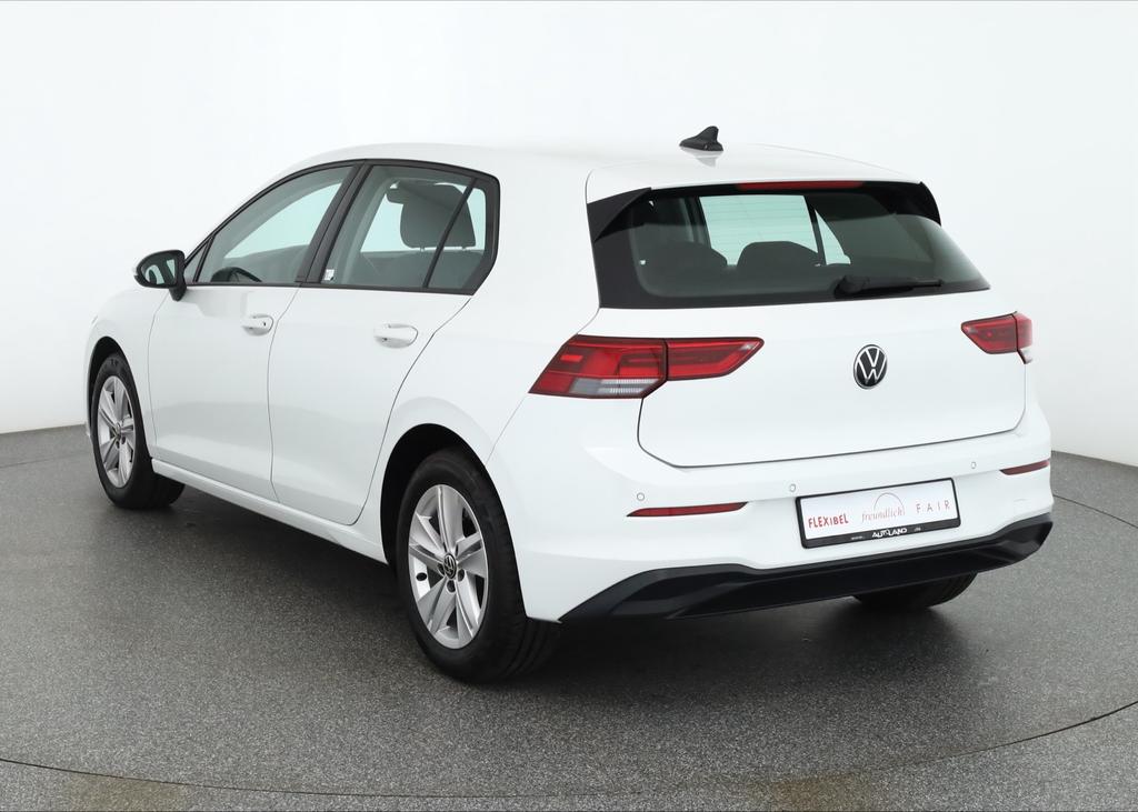 Volkswagen Golf 2023 г. Белый, пробег 42840 км