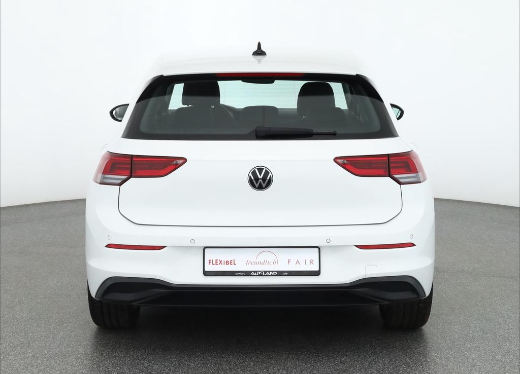 Volkswagen Golf 2023 г. Белый, пробег 42840 км