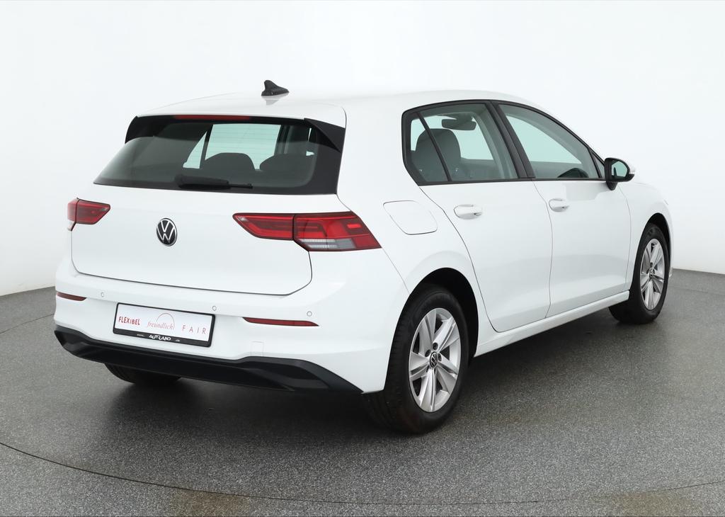 Volkswagen Golf 2023 г. Белый, пробег 42840 км
