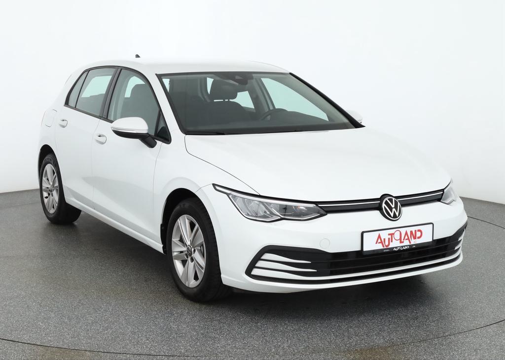 Volkswagen Golf 2023 г. Белый, пробег 42840 км