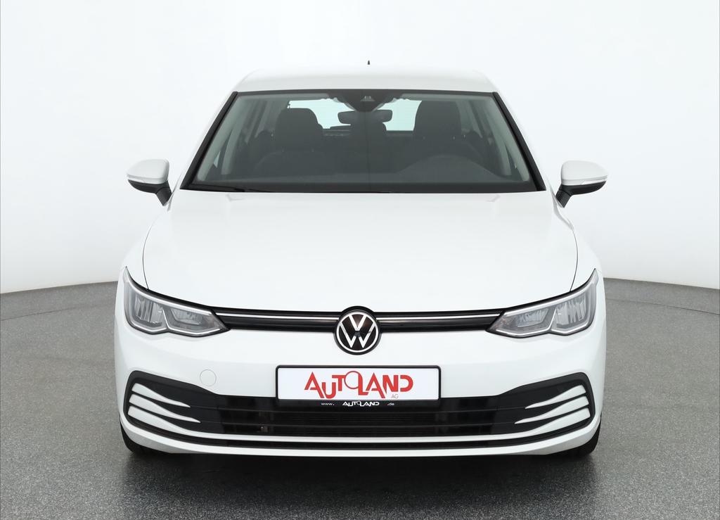 Volkswagen Golf 2023 г. Белый, пробег 42840 км