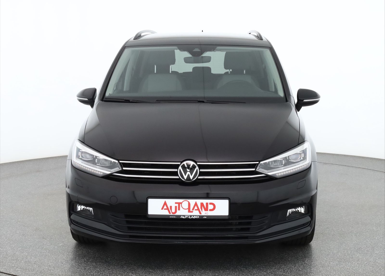 Volkswagen Touran 2024 г. Чёрный, пробег 44544 км