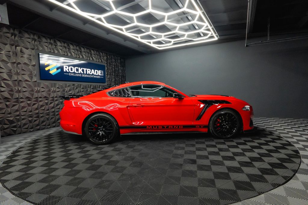 Ford Mustang 2023 г. Красный, пробег 59965 км
