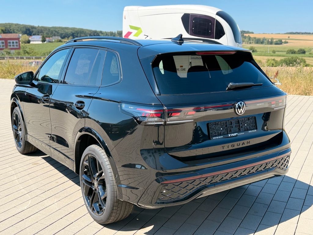 Volkswagen Tiguan 2026 г. Чёрный, пробег 10 км