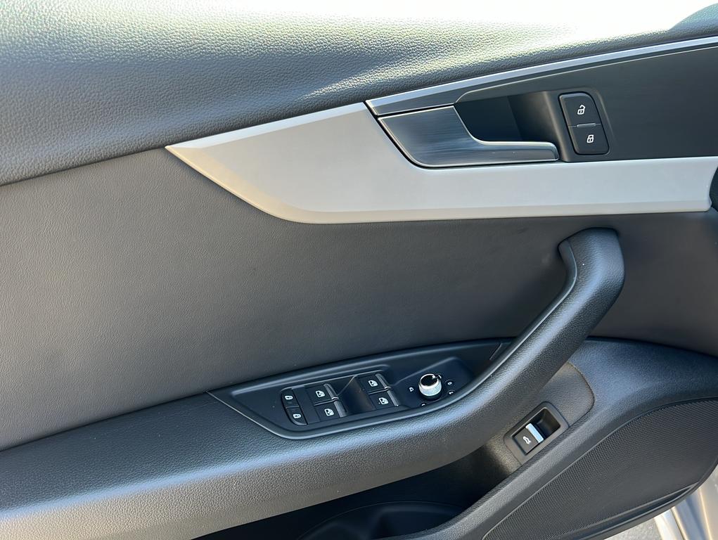 Audi A4 2023 г. Серебристый, пробег 45410 км