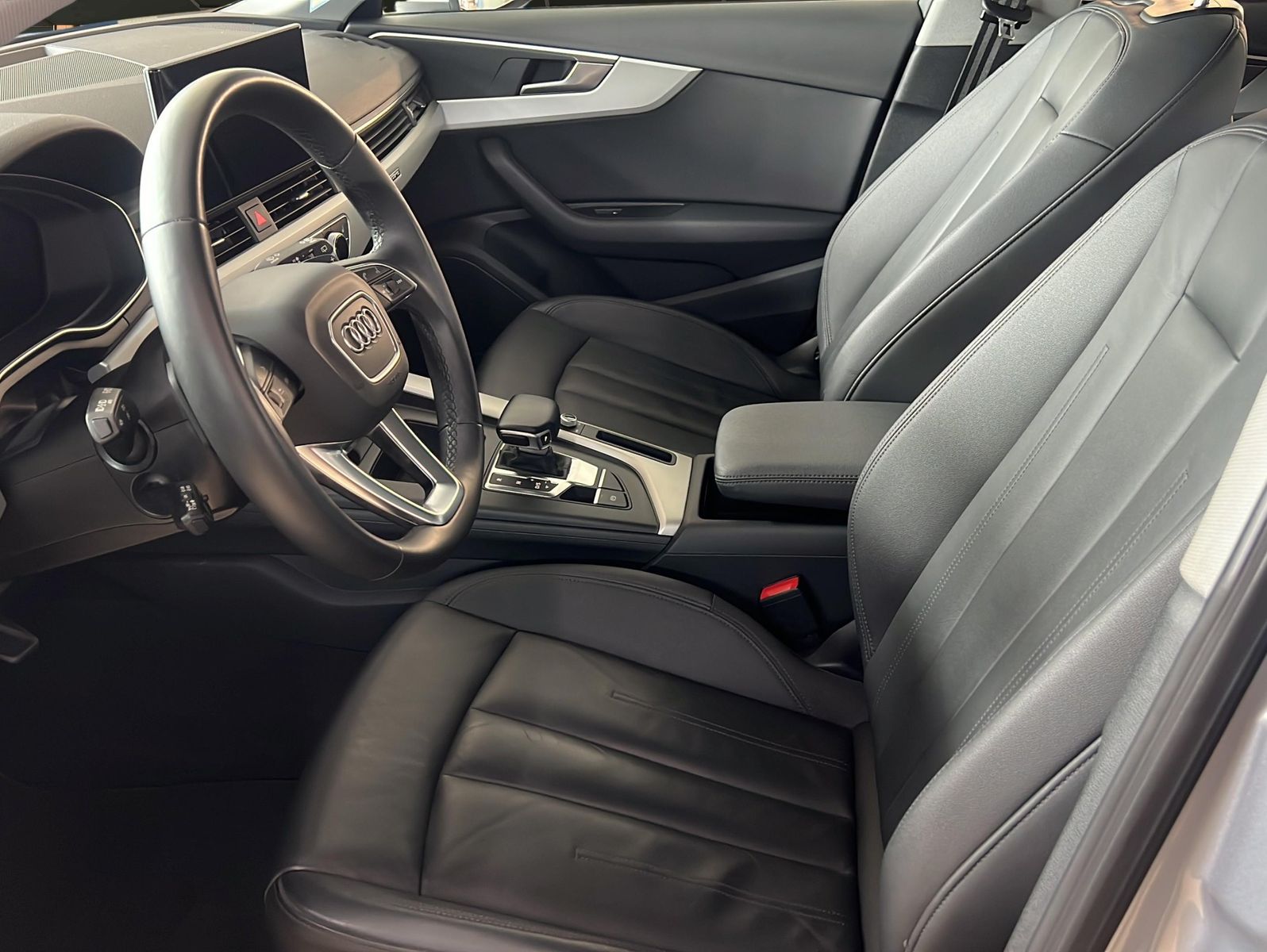Audi A4 2023 г. Серебристый, пробег 52185 км
