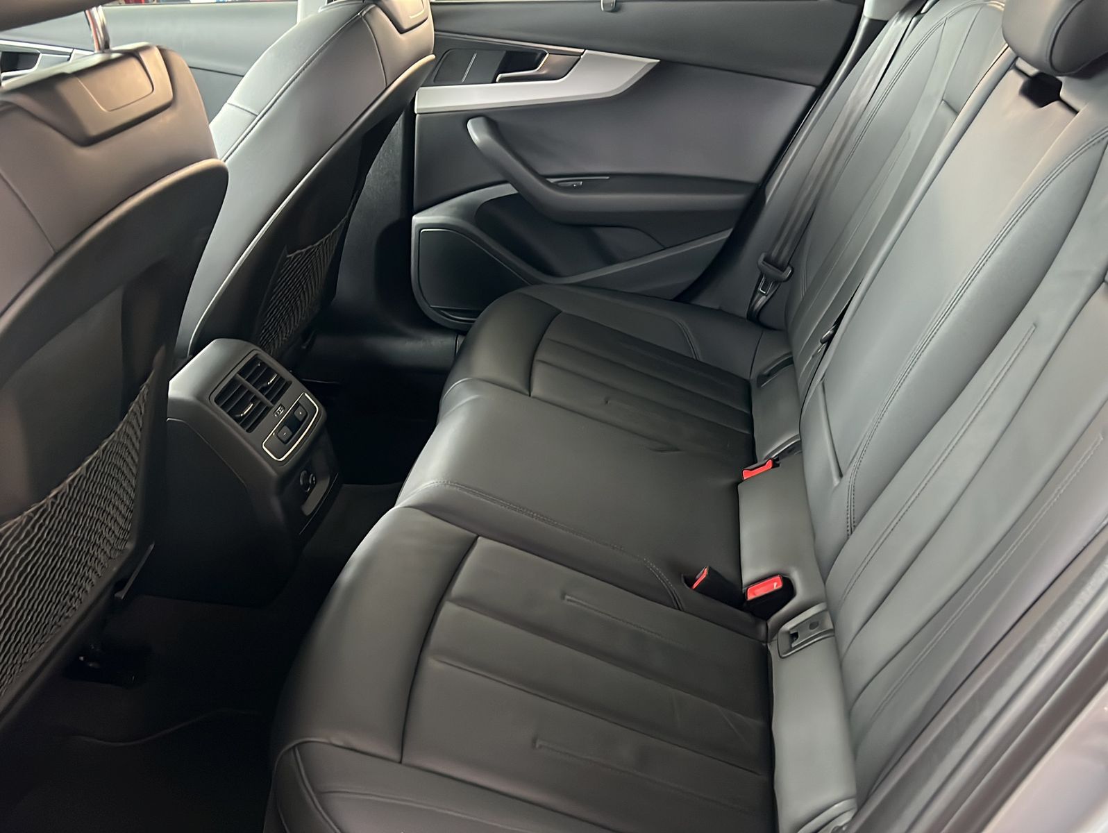 Audi A4 2023 г. Серебристый, пробег 52185 км