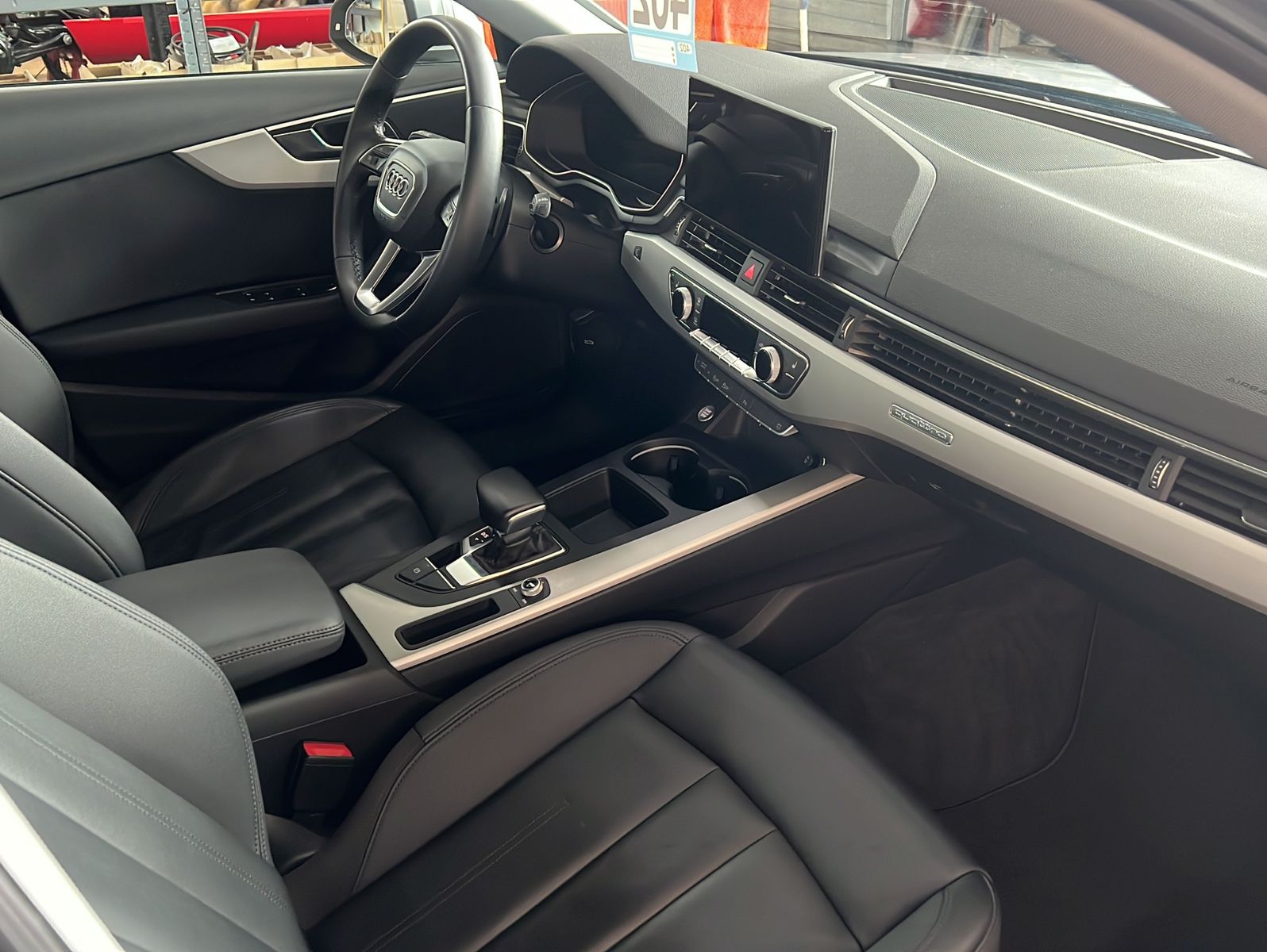 Audi A4 2023 г. Серебристый, пробег 52185 км