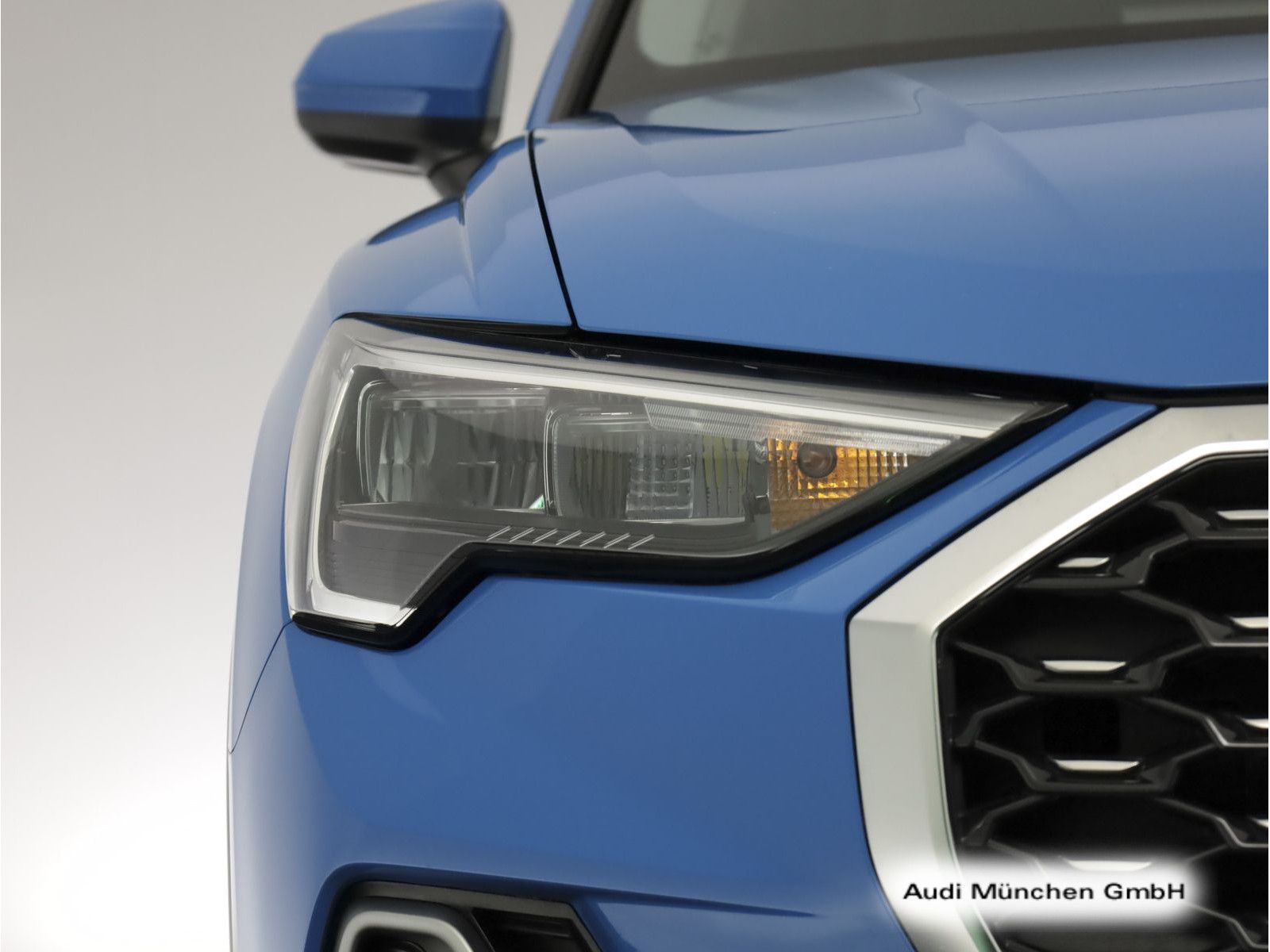 Audi Q3 2022 г. Синий, пробег 59139 км