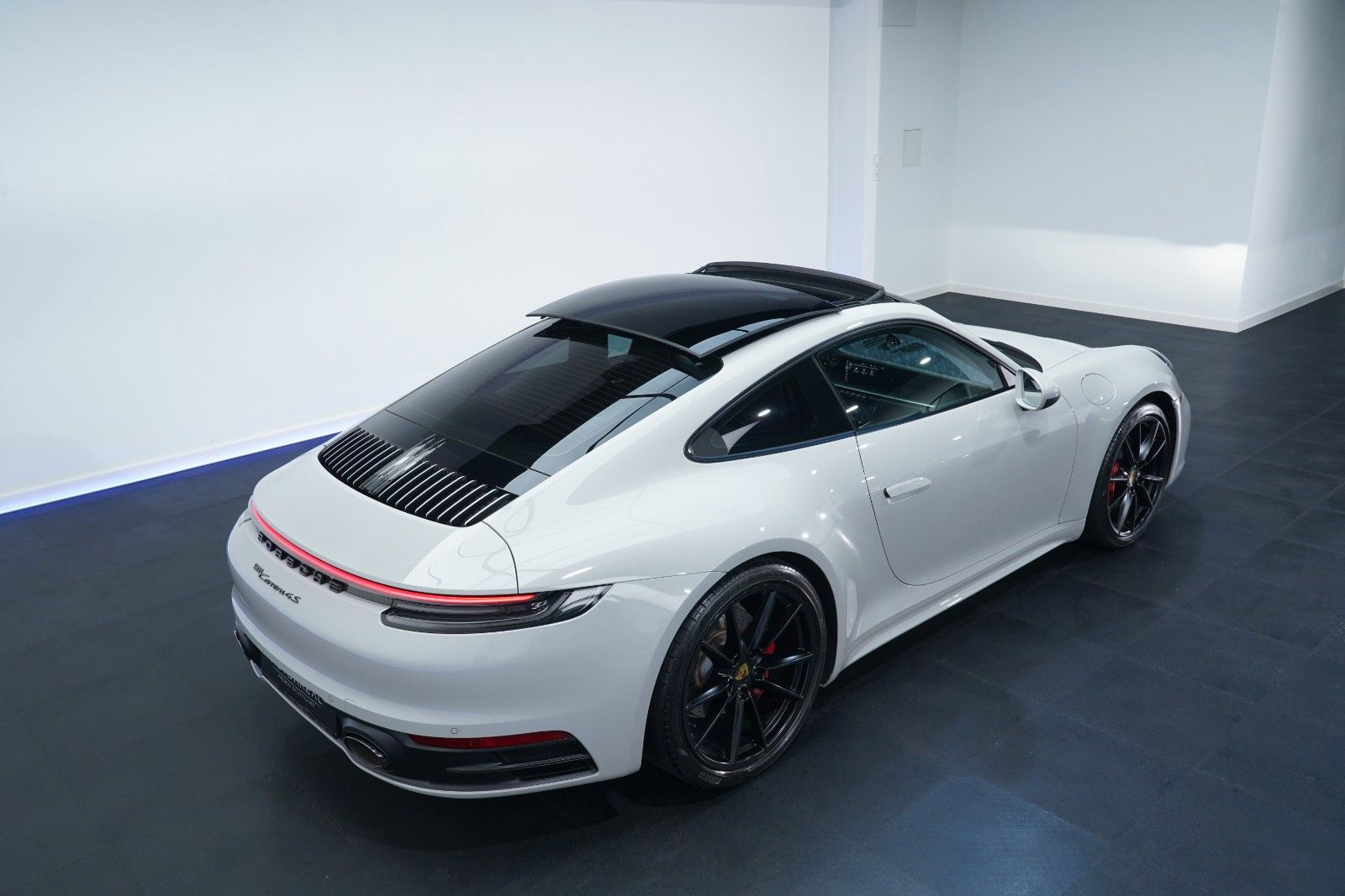 Porsche 992 2021 г. Серый, пробег 35295 км