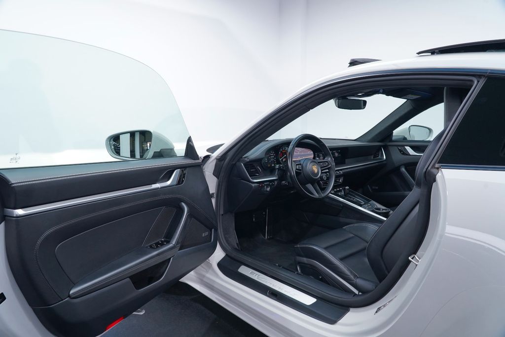 Porsche 992 2021 г. Серый, пробег 35295 км