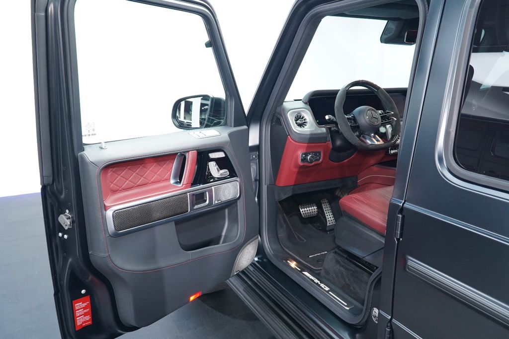 Mercedes-Benz G 63 AMG 2025 г. Чёрный, пробег 22537 км