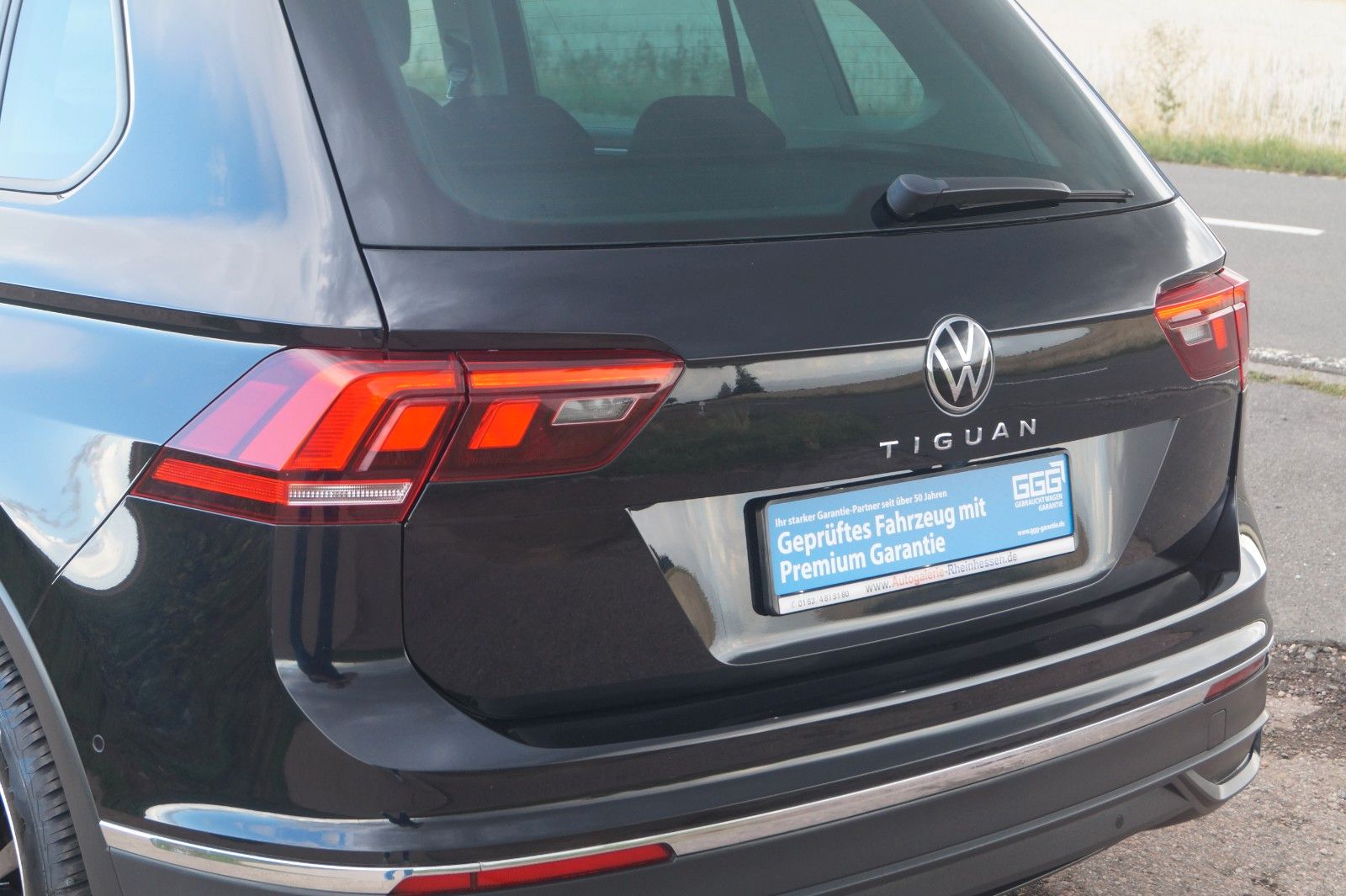 Volkswagen Tiguan 2023 г. Чёрный, пробег 52300 км