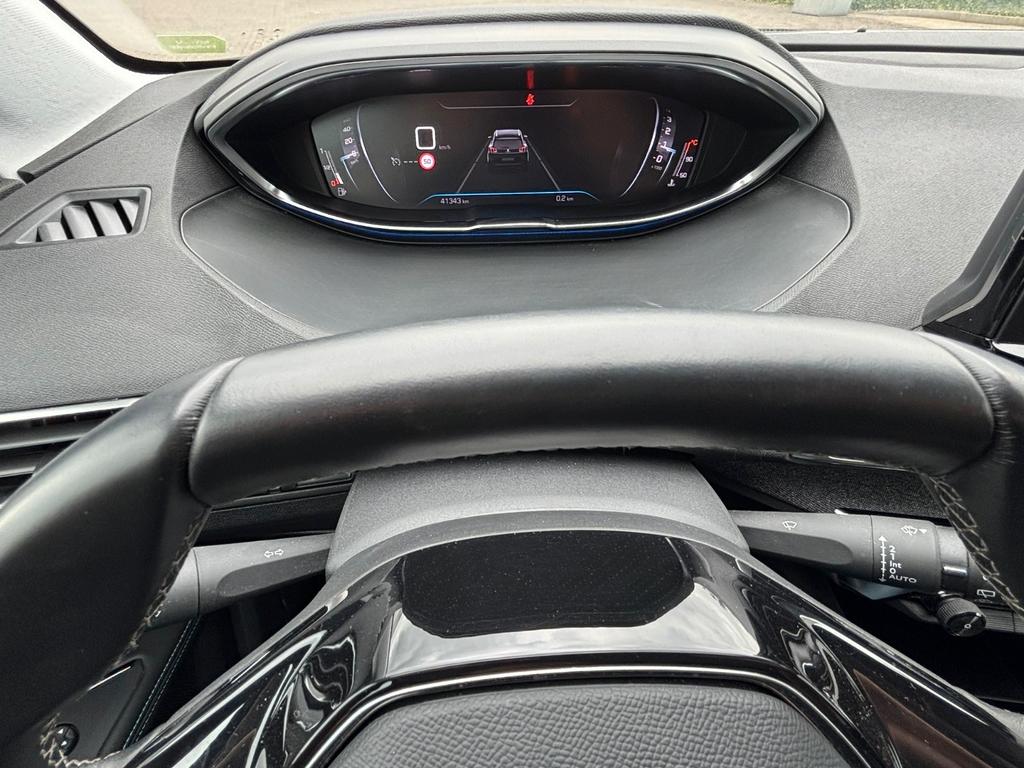 Peugeot 5008 2021 г. Серый, пробег 41350 км