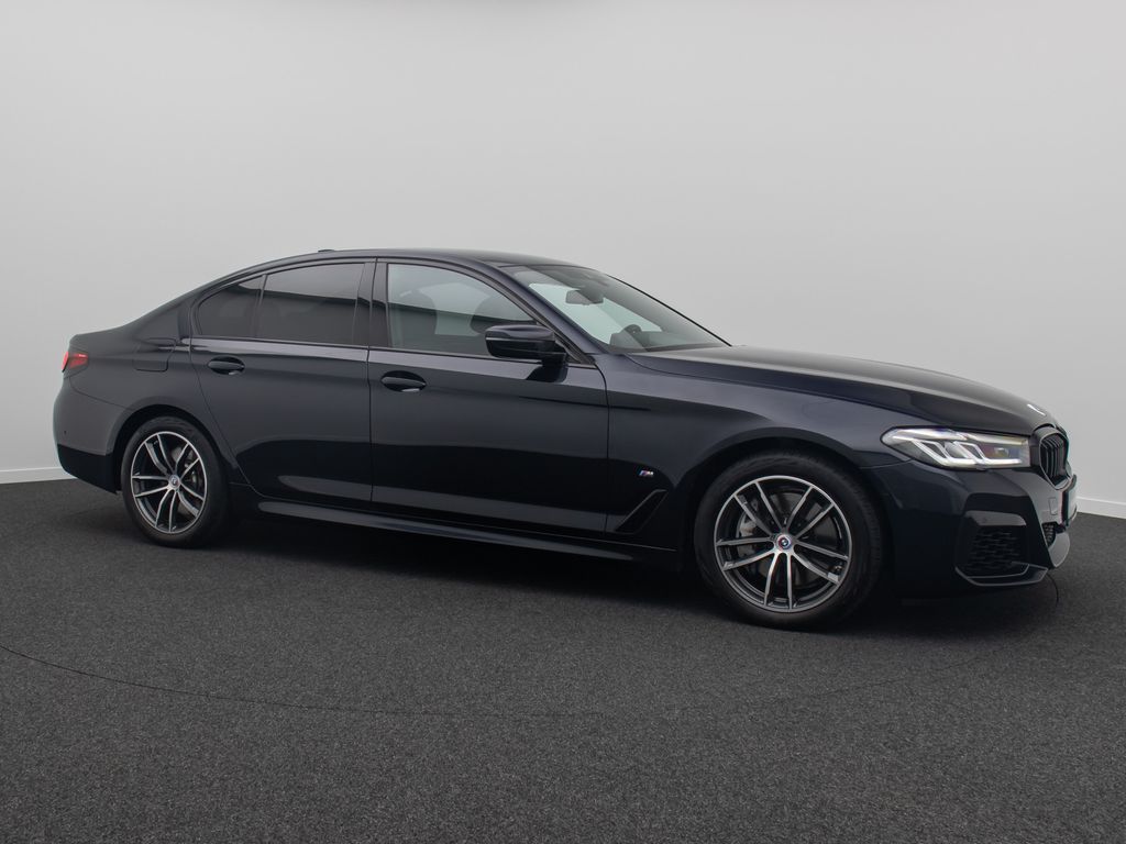 BMW 540 2022 г. Чёрный, пробег 51595 км
