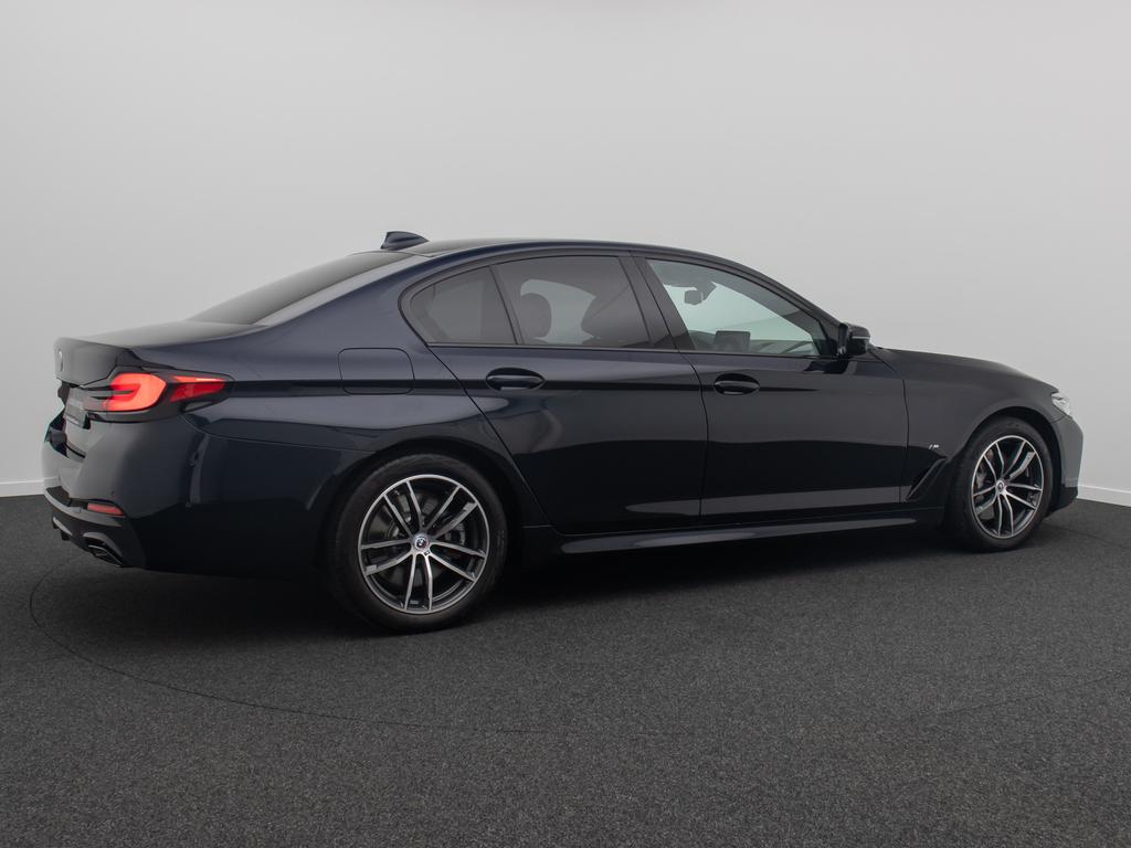 BMW 540 2022 г. Чёрный, пробег 51595 км