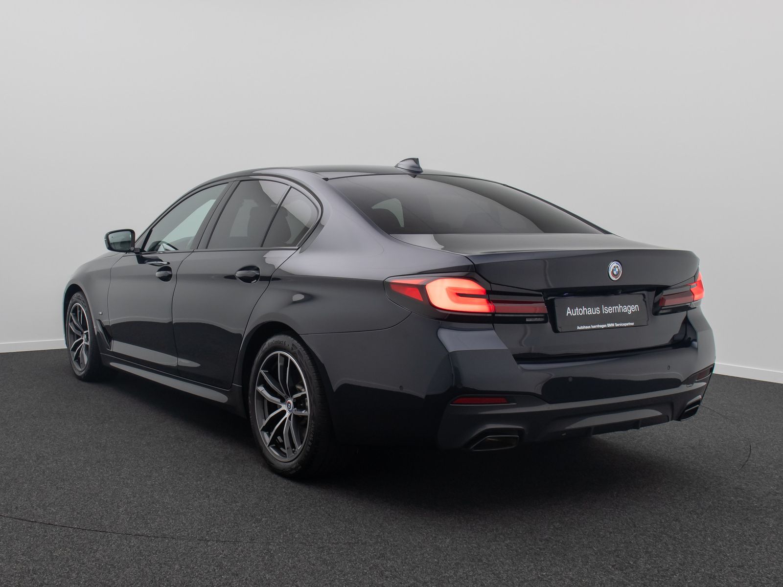 BMW 540 2022 г. Чёрный, пробег 51595 км