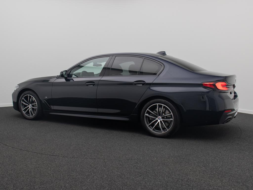 BMW 540 2022 г. Чёрный, пробег 51595 км