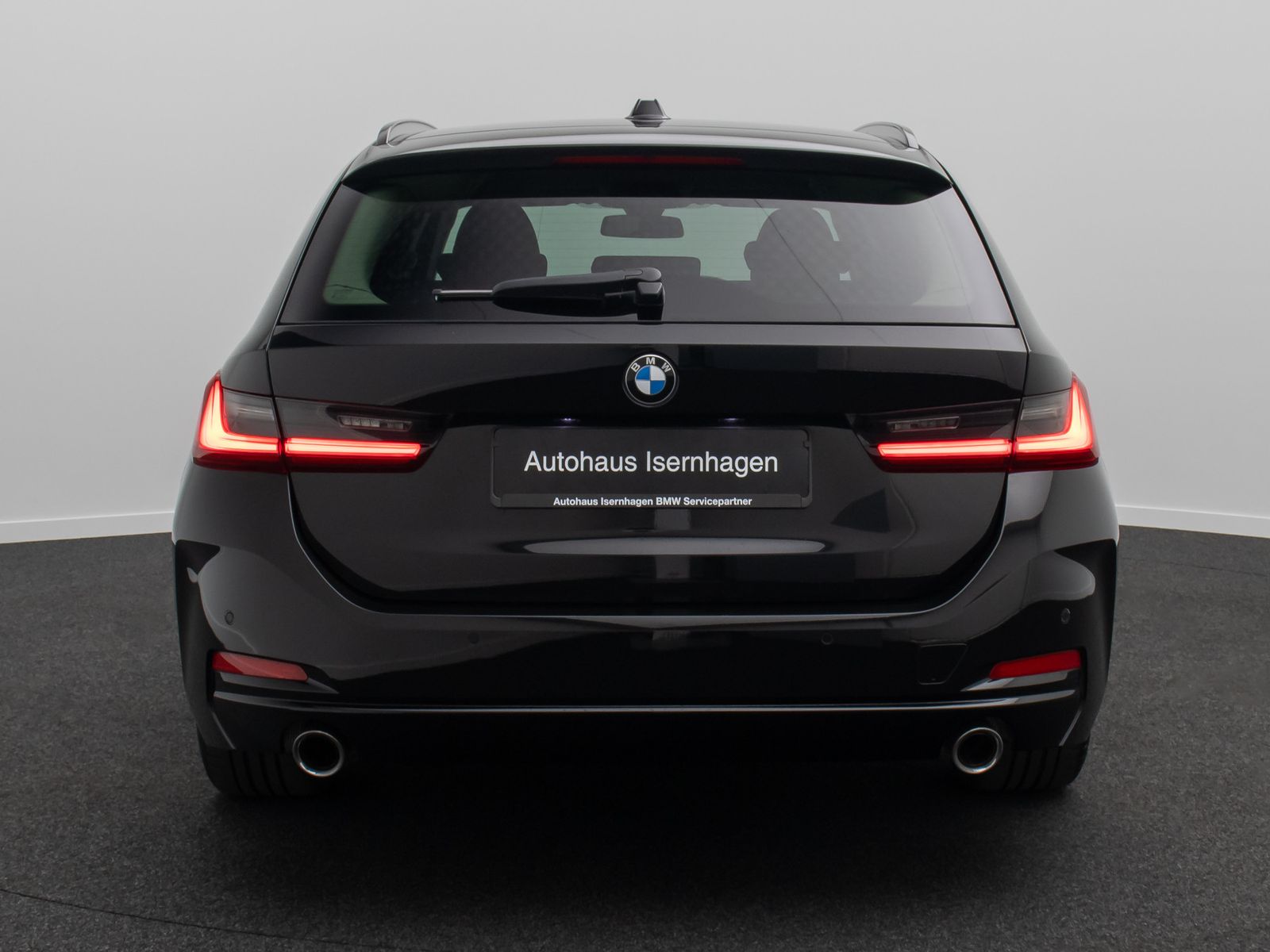 BMW 318 2024 г. Чёрный, пробег 42590 км