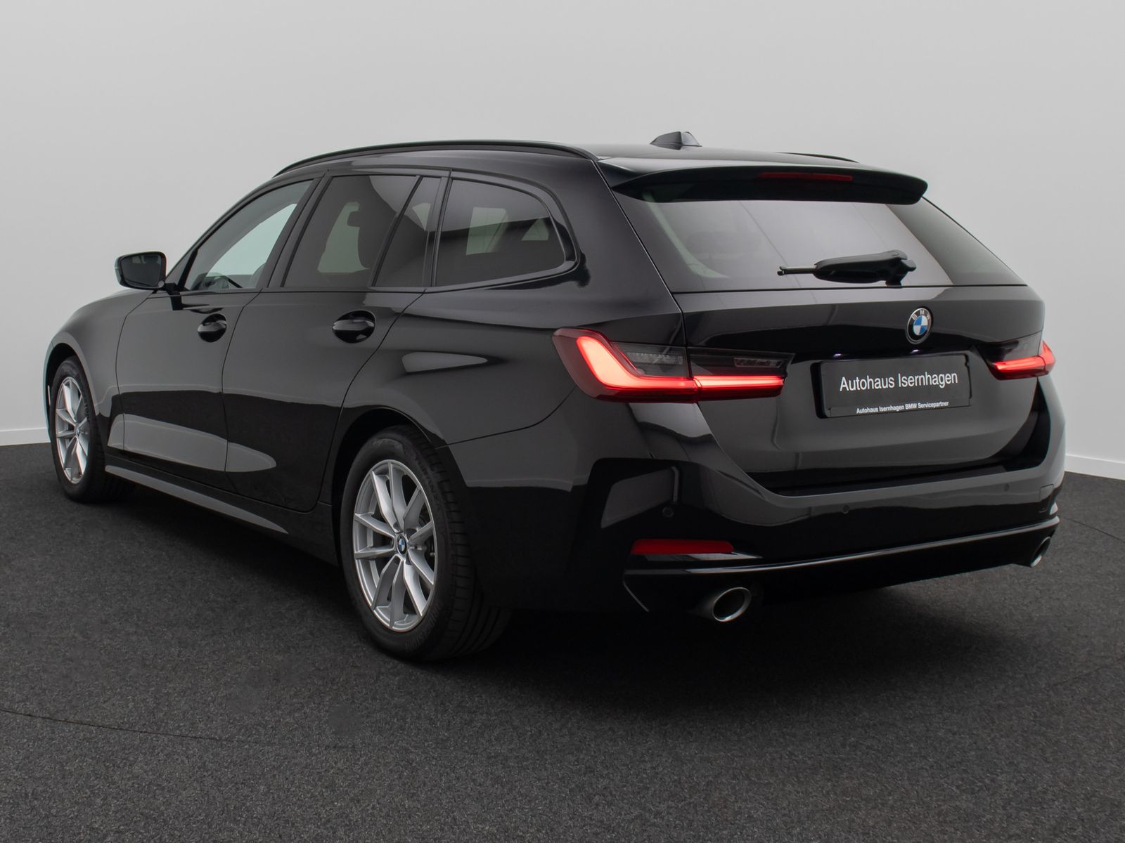 BMW 318 2024 г. Чёрный, пробег 42590 км