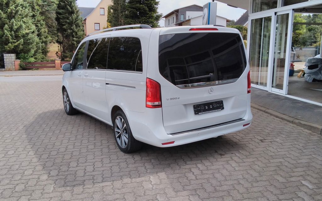 Mercedes-Benz V 300 2023 г. Белый, пробег 56516 км