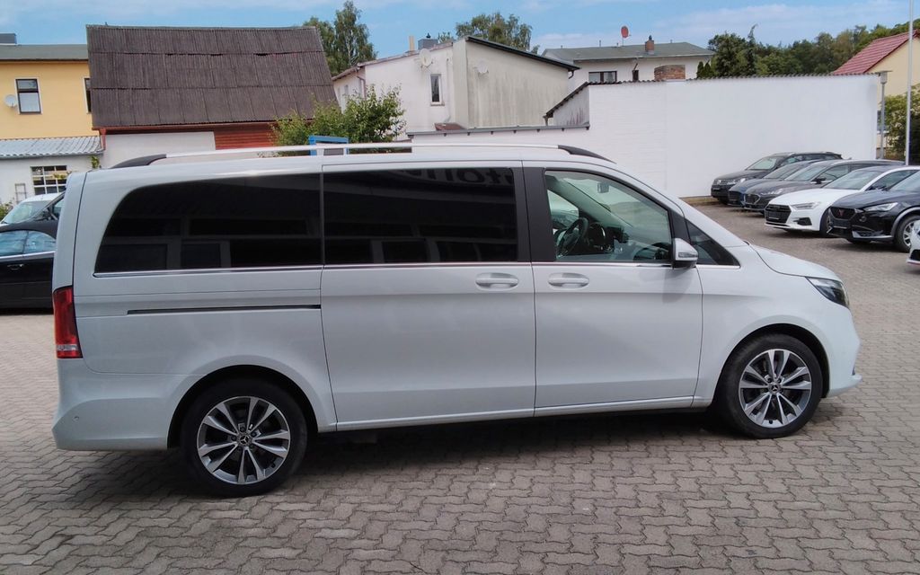 Mercedes-Benz V 300 2023 г. Белый, пробег 56516 км