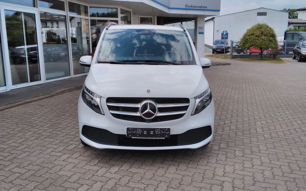 Mercedes-Benz V 300 2023 г. Белый, пробег 56516 км