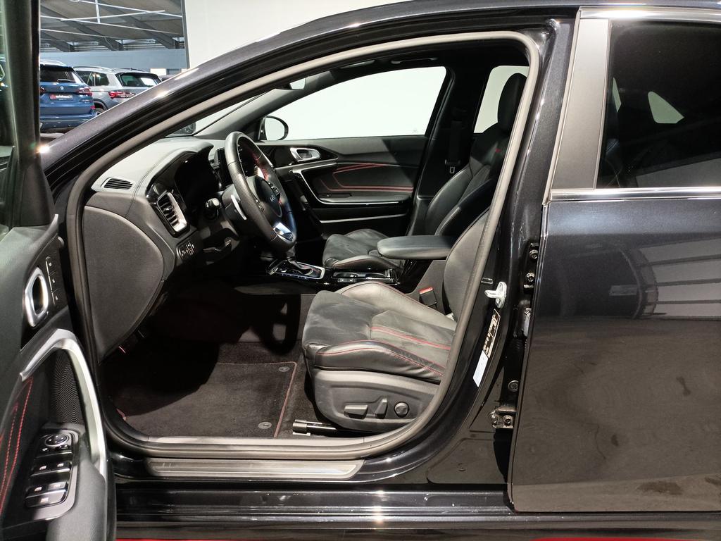 Kia CEE'D / CEED 2023 г. Чёрный, пробег 47383 км