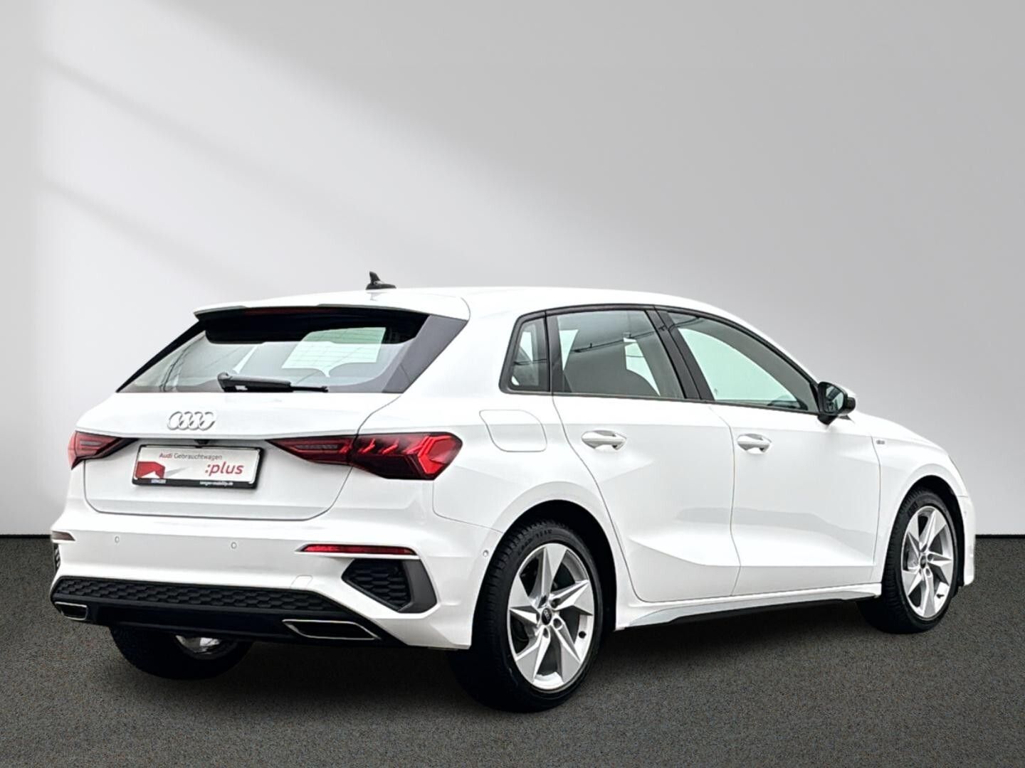Audi A3 2023 г. Белый, пробег 45355 км