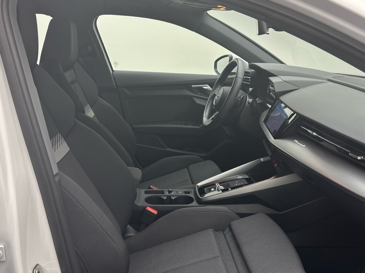Audi A3 2023 г. Белый, пробег 45355 км
