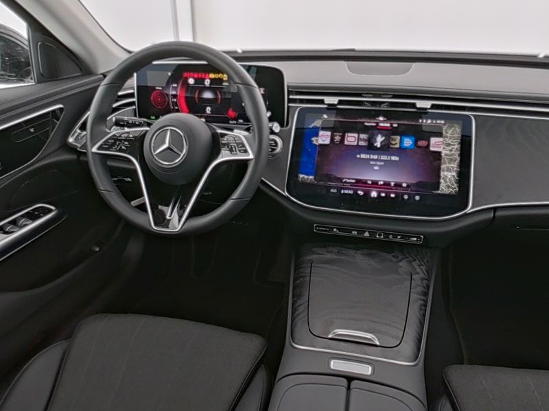 Mercedes-Benz E 220 2025 г. Чёрный, пробег 31198 км