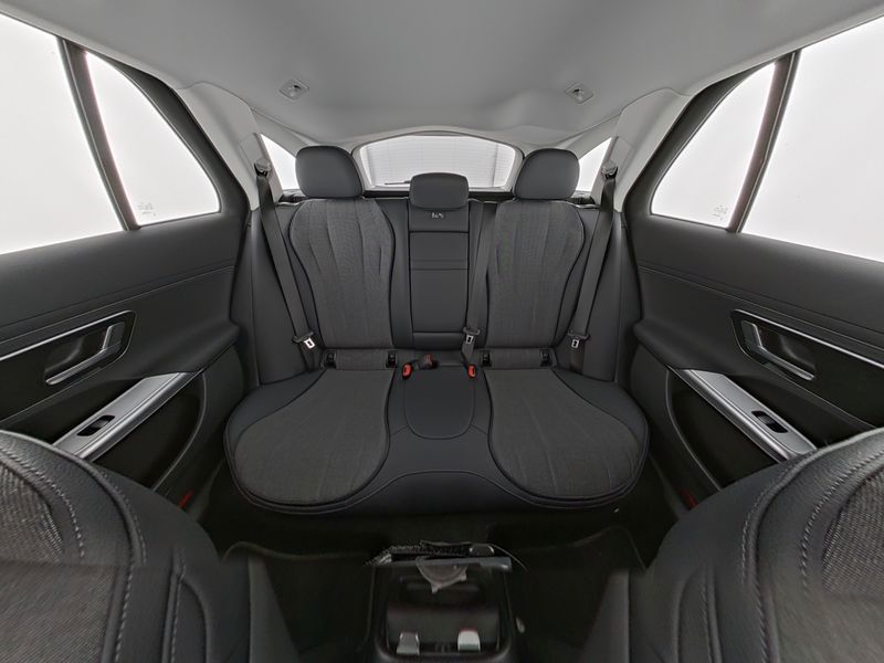 Mercedes-Benz E 220 2025 г. Чёрный, пробег 31198 км
