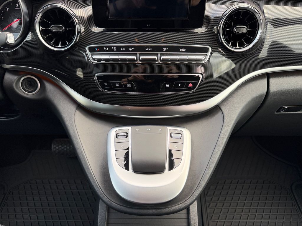 Mercedes-Benz V 250 2022 г. Красный, пробег 44600 км