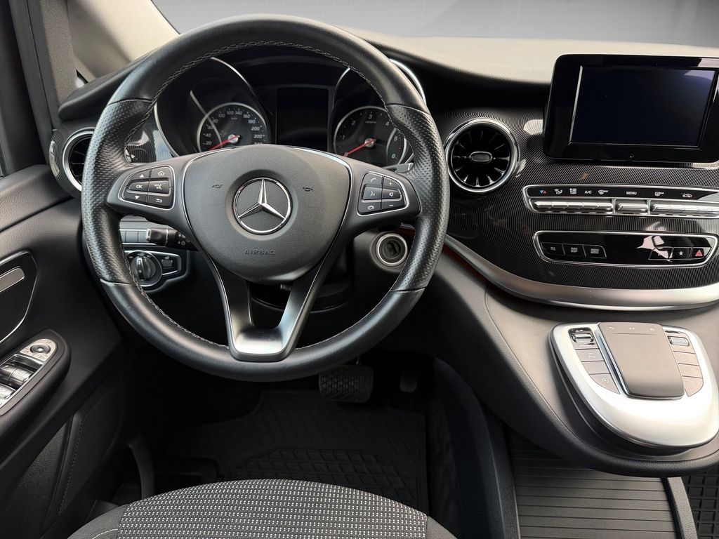 Mercedes-Benz V 250 2022 г. Красный, пробег 44600 км