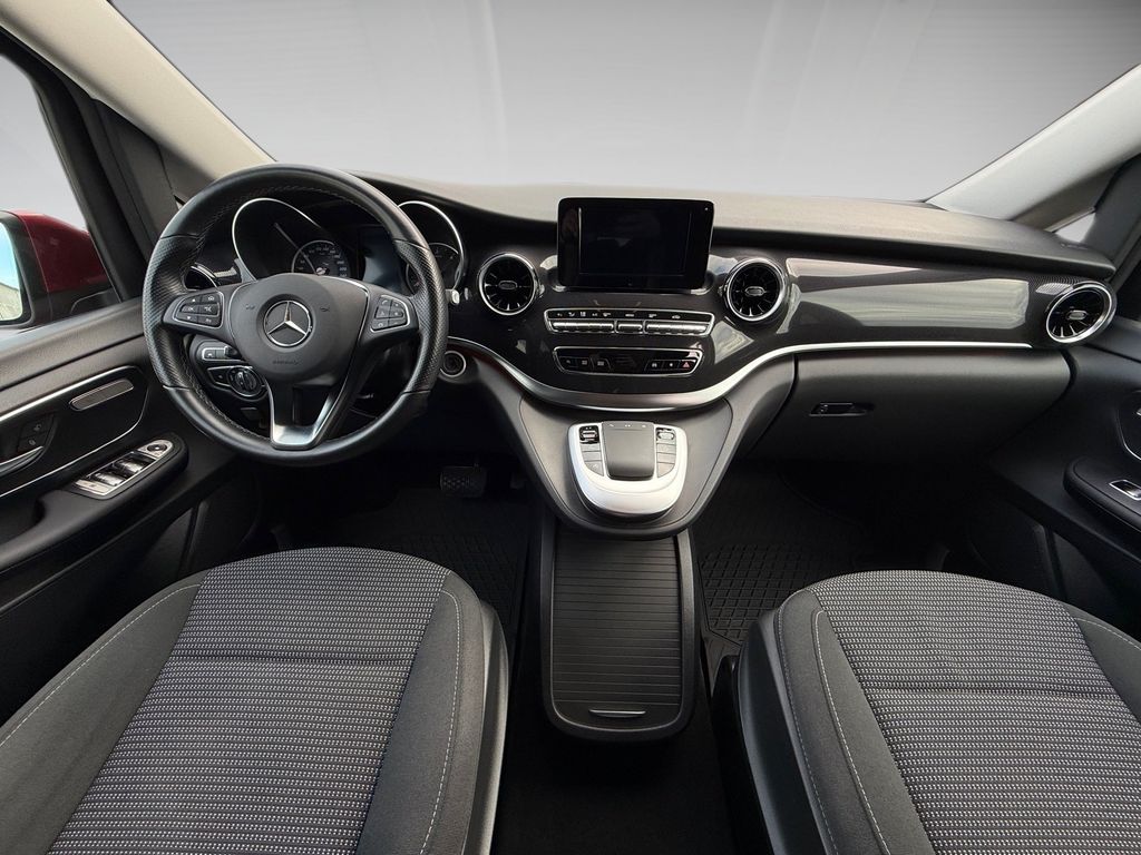 Mercedes-Benz V 250 2022 г. Красный, пробег 44600 км