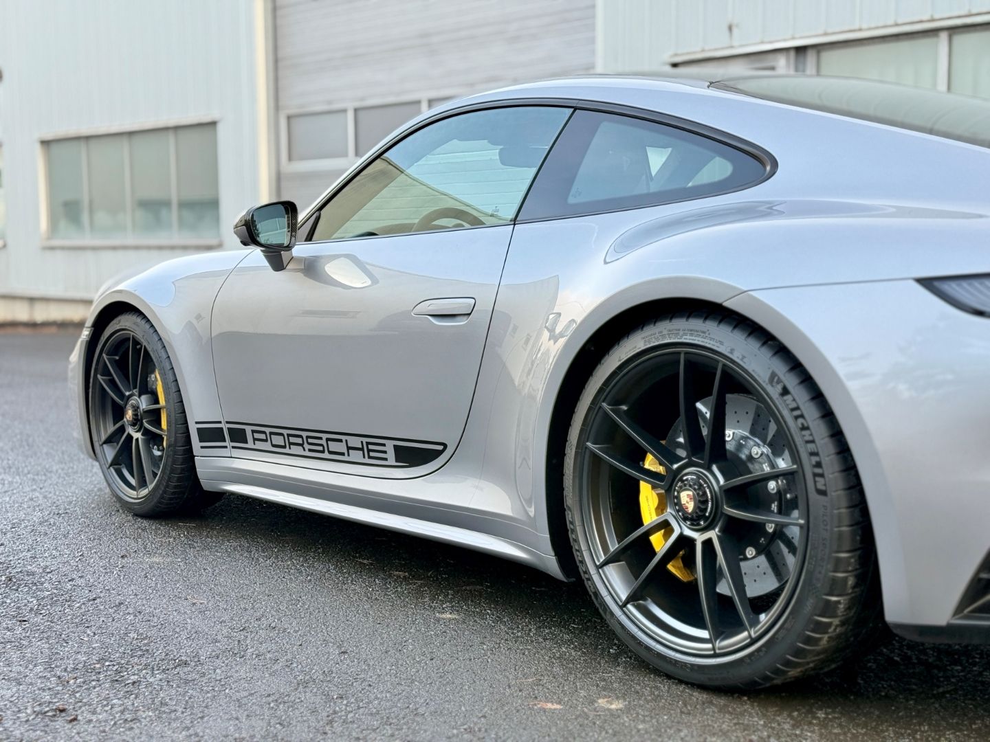 Porsche 911 2022 г. Серебристый, пробег 31580 км