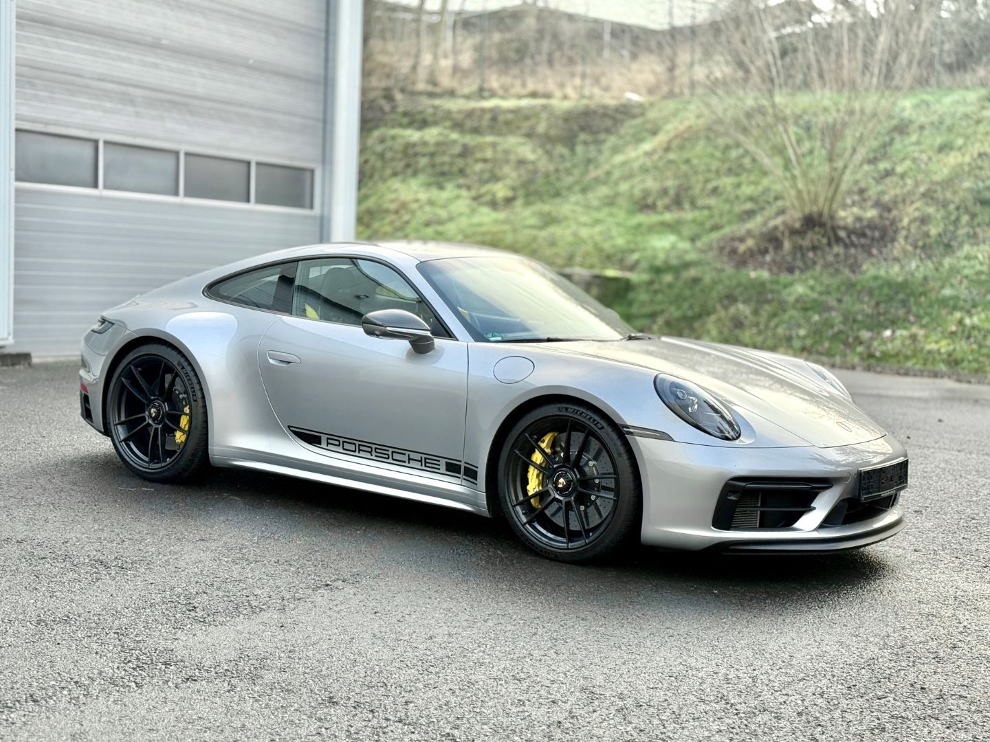 Porsche 911 2022 г. Серебристый, пробег 31580 км