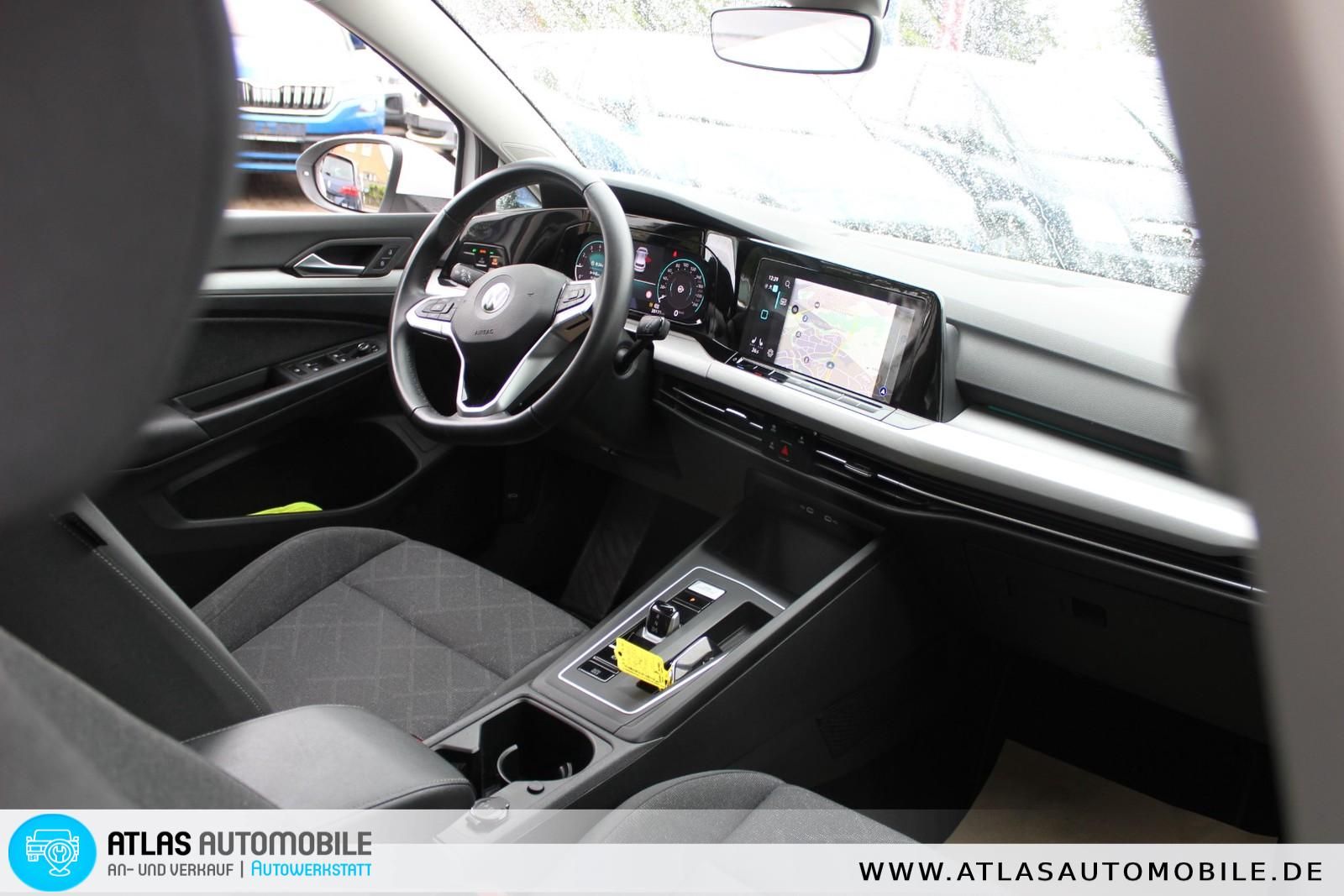 Volkswagen Golf 2023 г. Белый, пробег 19889 км