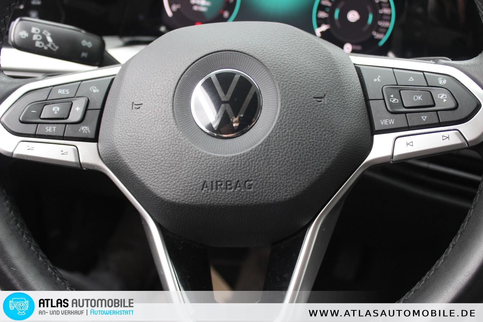 Volkswagen Golf 2023 г. Белый, пробег 19889 км