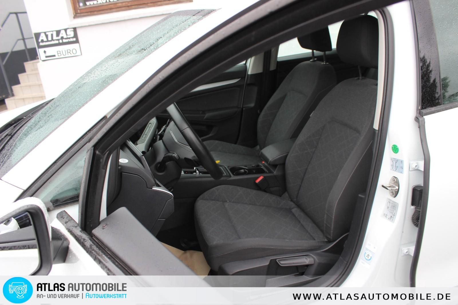 Volkswagen Golf 2023 г. Белый, пробег 19889 км