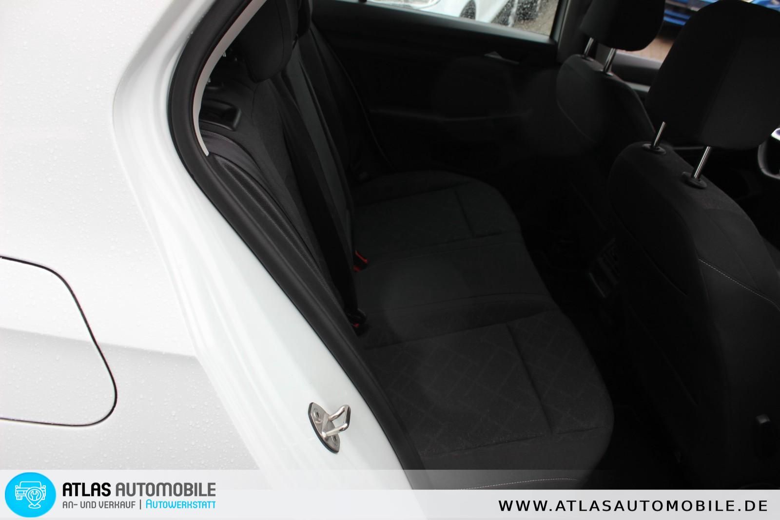 Volkswagen Golf 2023 г. Белый, пробег 19889 км