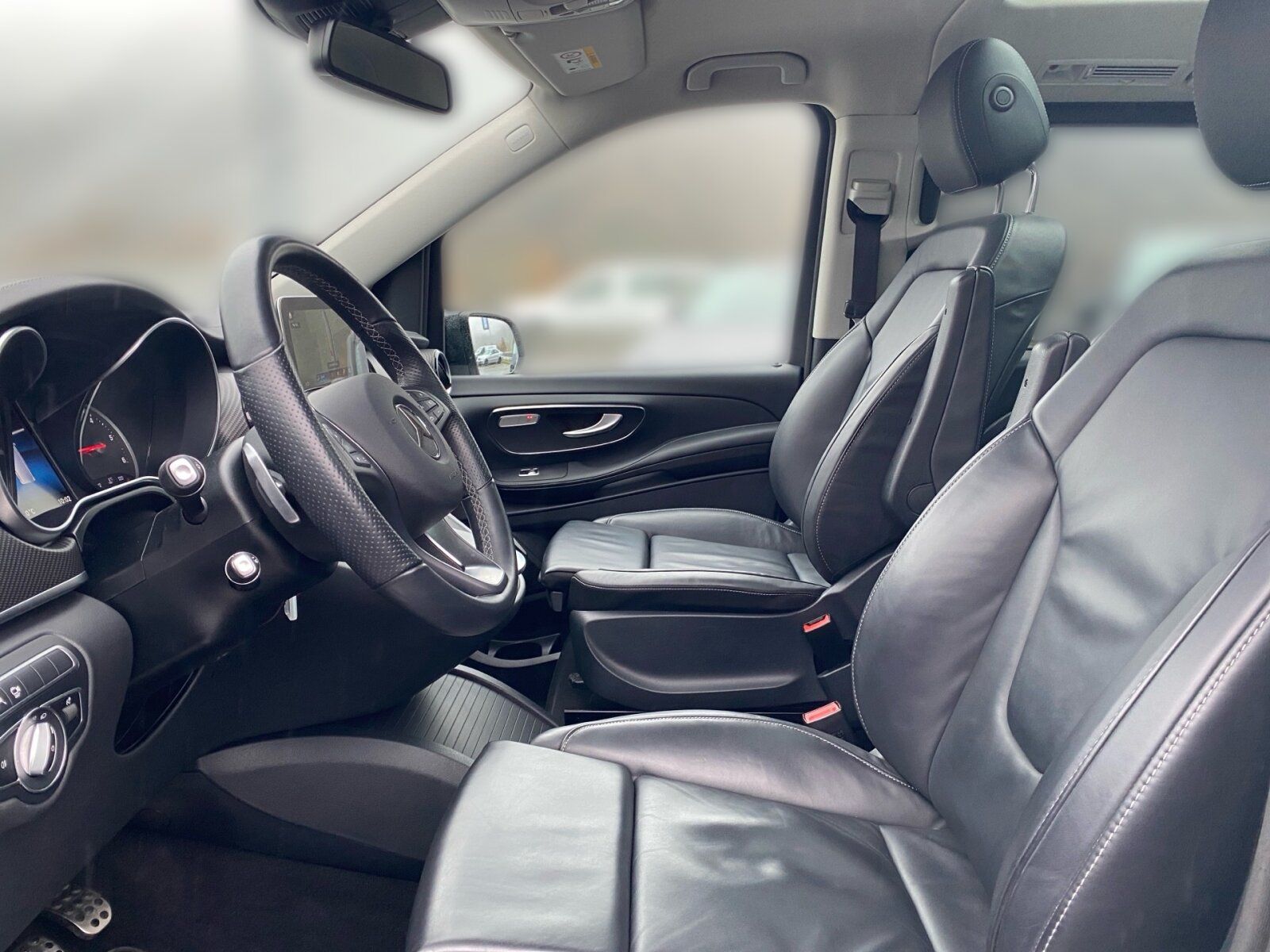 Mercedes-Benz V 250 2024 г. Белый, пробег 23122 км