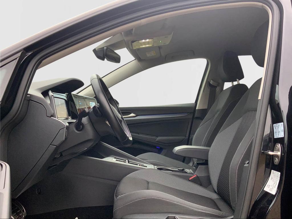 Volkswagen Golf 2023 г. Чёрный, пробег 45000 км