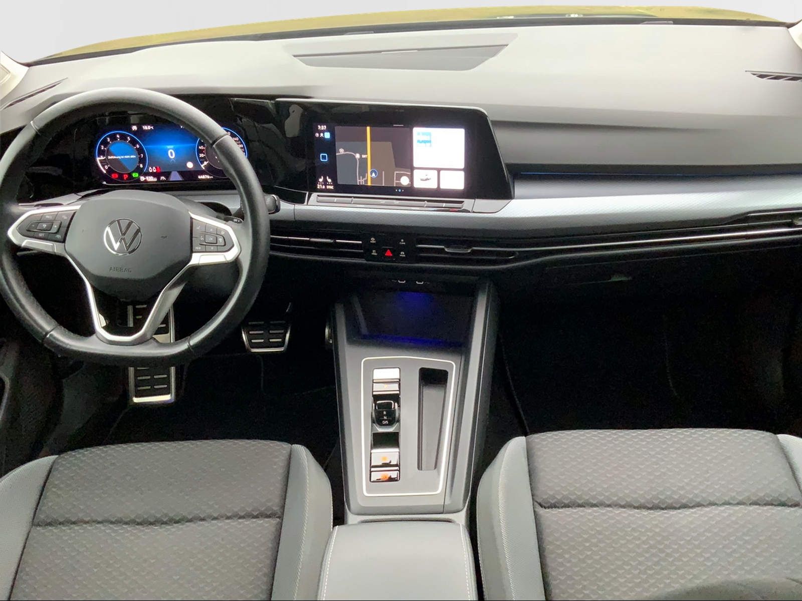 Volkswagen Golf 2023 г. Чёрный, пробег 45000 км