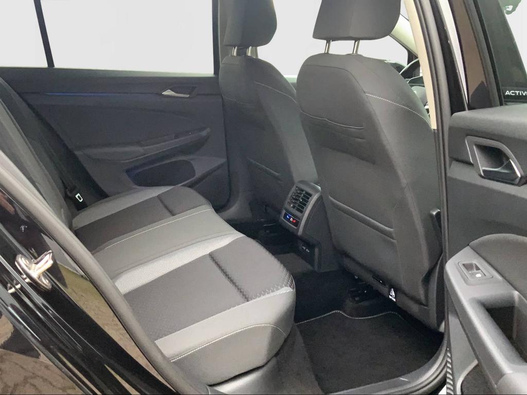 Volkswagen Golf 2023 г. Чёрный, пробег 45000 км