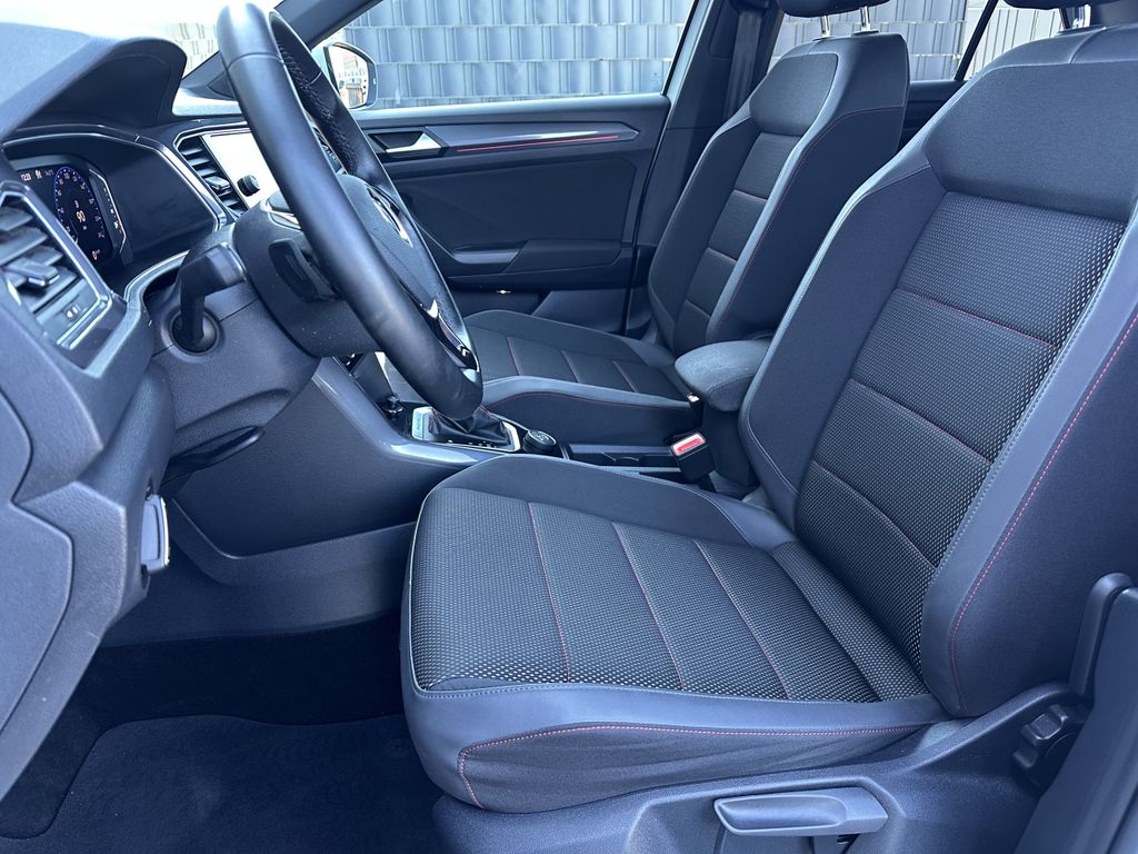 Volkswagen T-Roc 2021 г. Белый, пробег 18750 км
