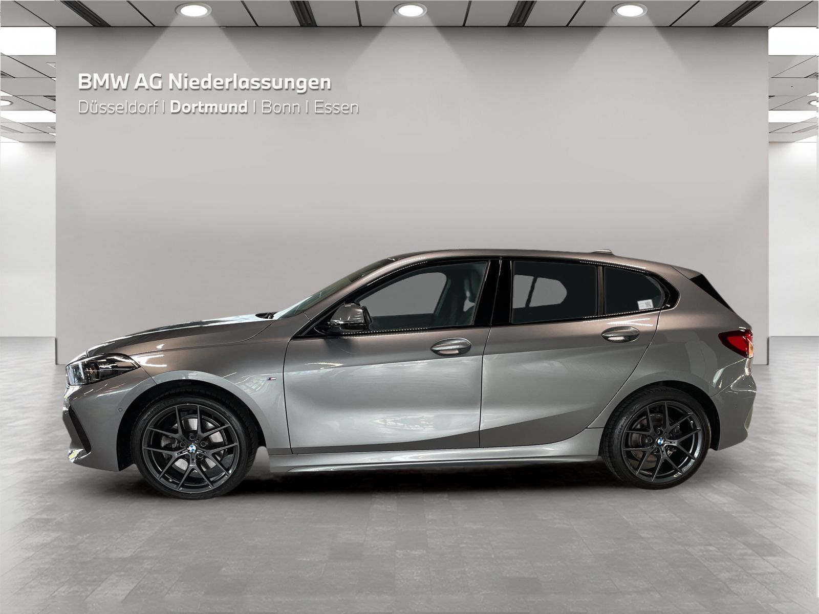BMW 118 2023 г. Серый, пробег 42283 км