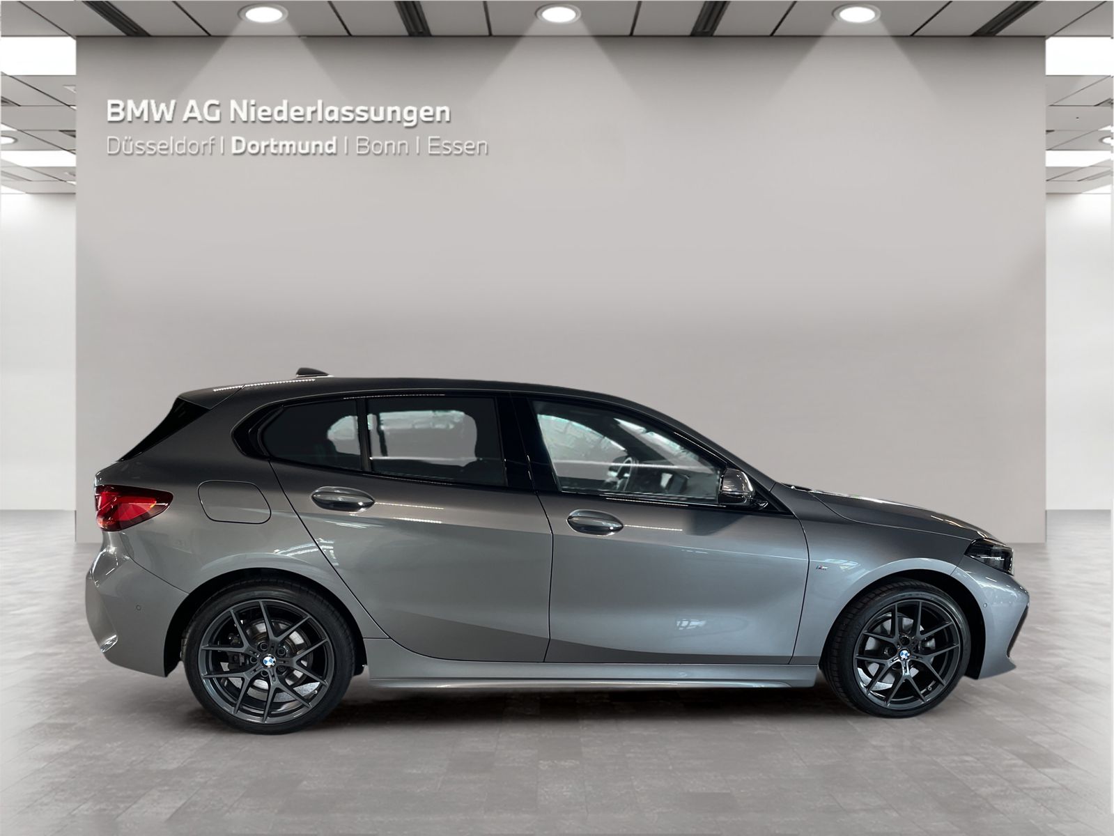BMW 118 2023 г. Серый, пробег 42283 км