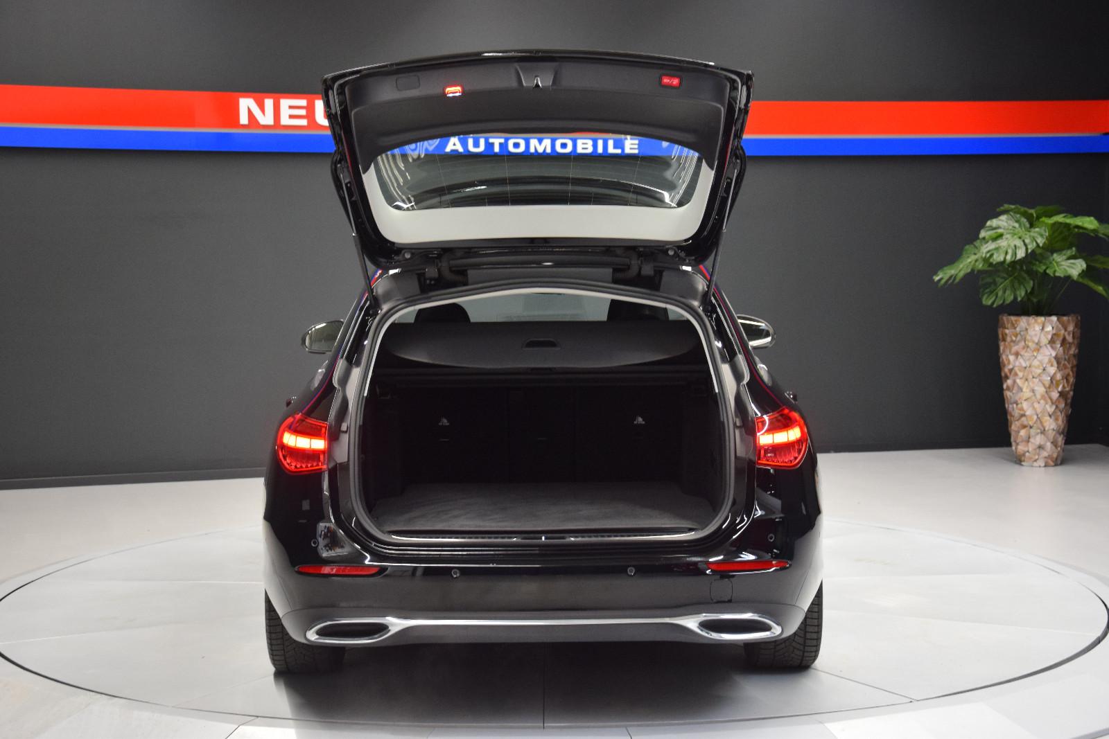 Mercedes-Benz C 180 2023 г. Чёрный, пробег 30600 км